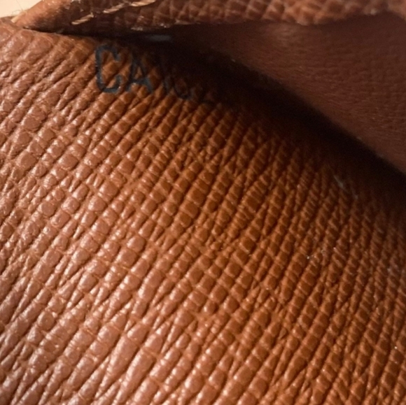 Authentic LOUIS VUITTON Monogram bifold unisex Marco wallet - Picture 6 of 11